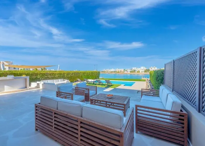 Fanadir With Private Pool Villa