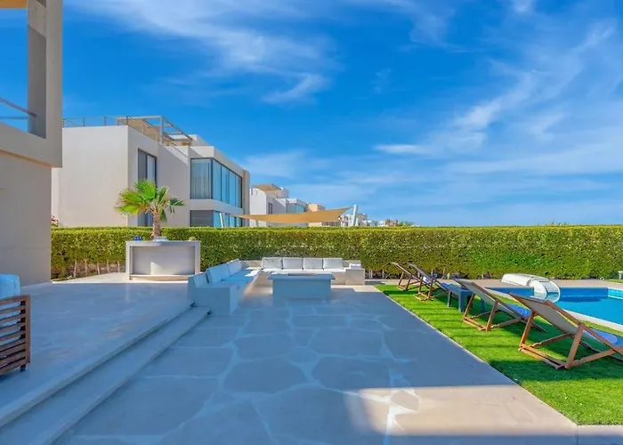 Fanadir With Private Pool Villa